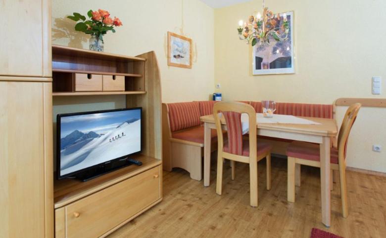 Haus Christaldo Bed & Breakfast ซังคท์อันทอนอัมอาร์ลแบร์ก ภายนอก รูปภาพ